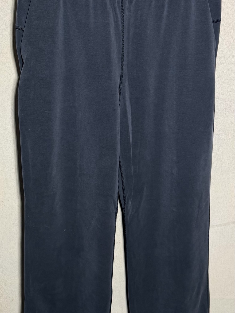 Lululemon Soft Straight Leg Yoga Pants Women’s Size 10 Black Lounge Athleisure